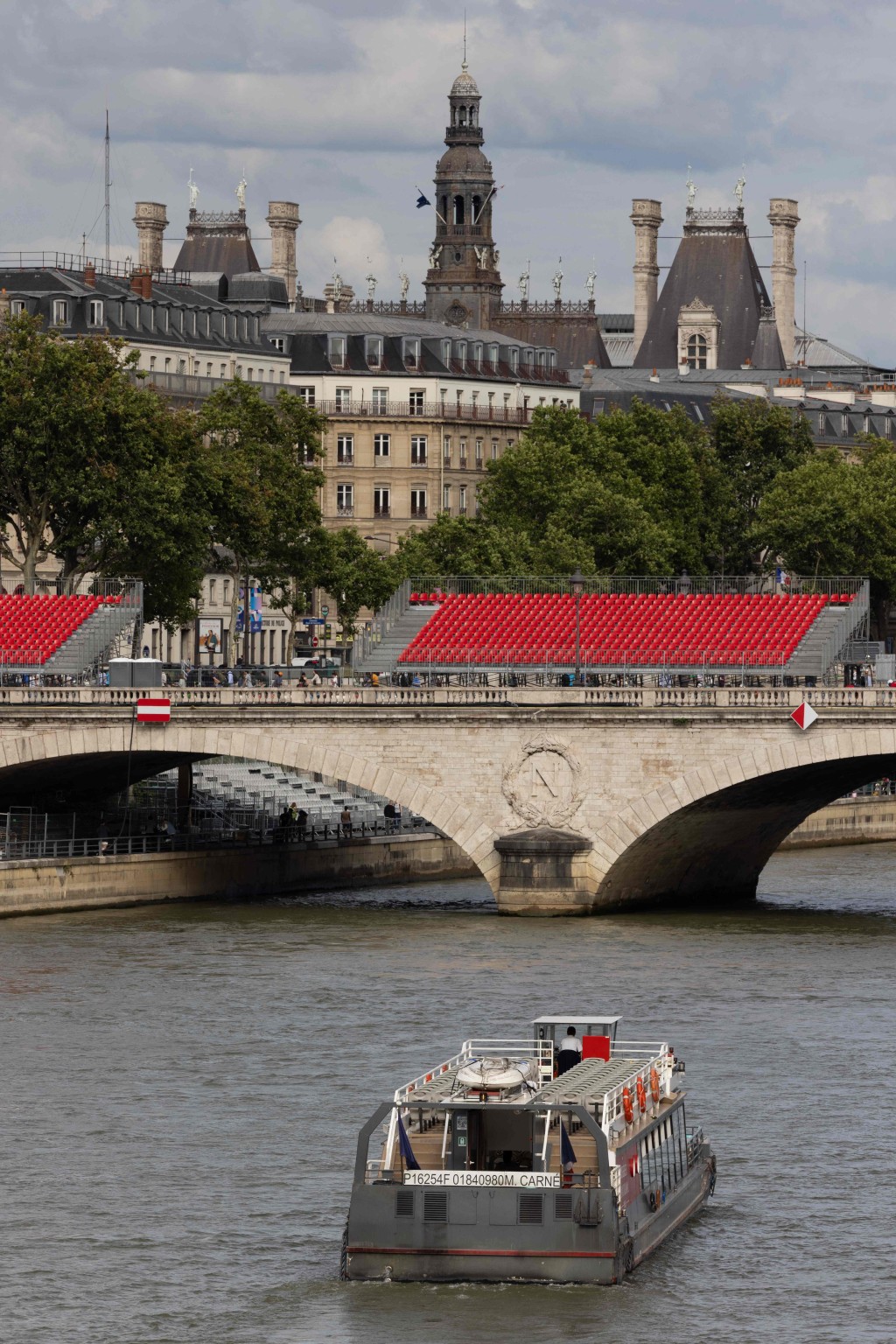 巴黎奧運開幕禮破天荒移師塞納河舉行。REUTERS