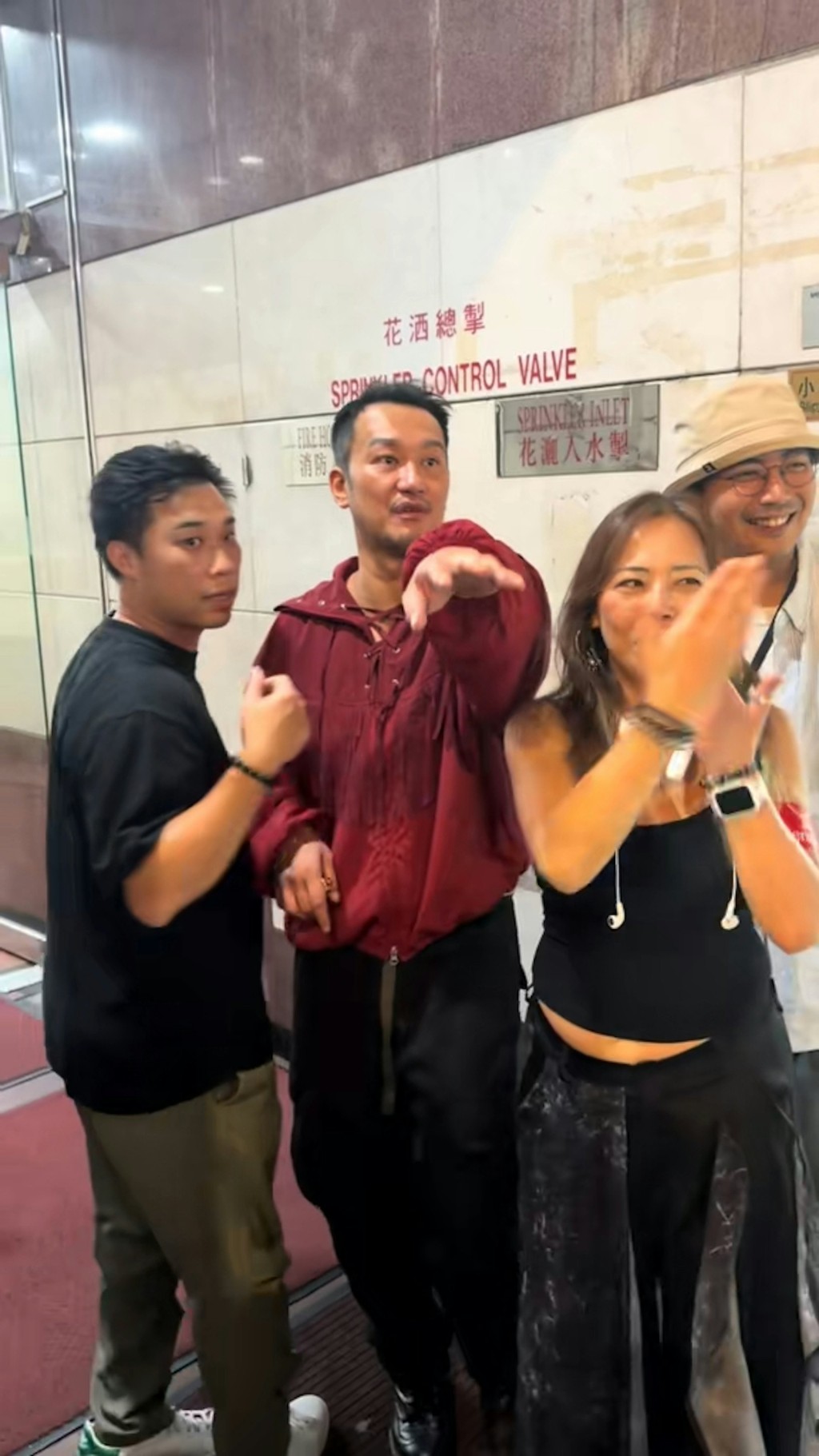 有人留言還原事件真相：「人哋咗佢唔好影係都要影人哋，一啲都唔尊重人。」