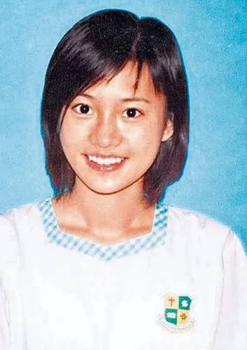 楊愛瑾在COOKIES前已經出道，2001年16歲的楊愛瑾參加由Yes!所舉辦的「城市驚喜」欄目，被模特兒公司種星堂發掘  ​