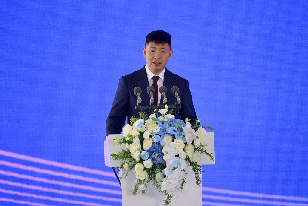 李笠致辭表示,集團將肩負築牢AI根基、賦能大灣區生態、攜手港企共建產業生態三大使命,持續在港加大投入。 李笠致辭表示,集團將肩負築牢AI根基、賦能大灣區生態、攜手港企共建產業生態三大使命,持續在港加大投入。