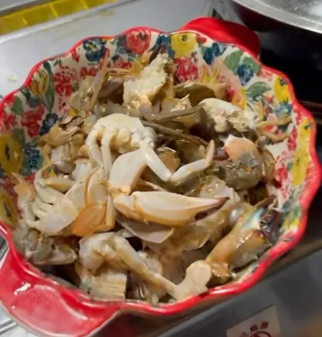 煮海鮮是栗子的無人島生活日常。 煮海鮮是栗子的無人島生活日常。