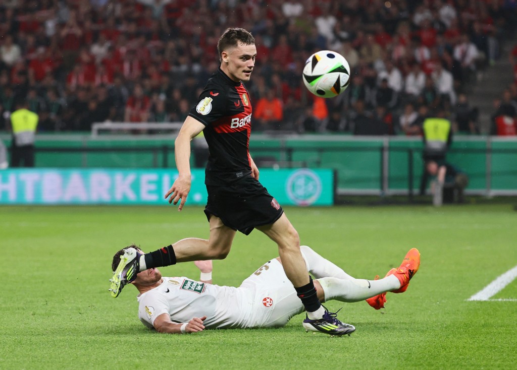 利華古遜(紅黑衫)德國盃決賽1:0擊敗凱沙羅頓奪冠。REUTERS