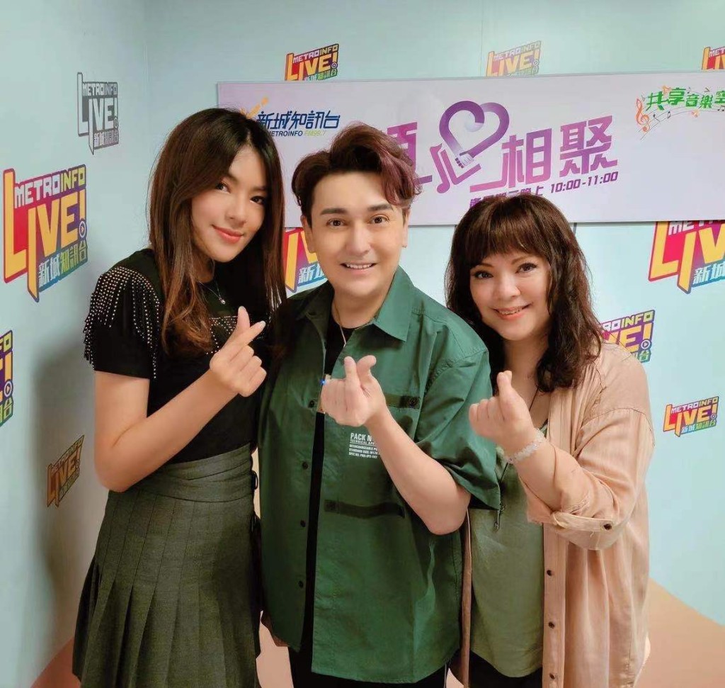 露雲娜與MV男女主角歐信希(中)與模二代高靖(左)。