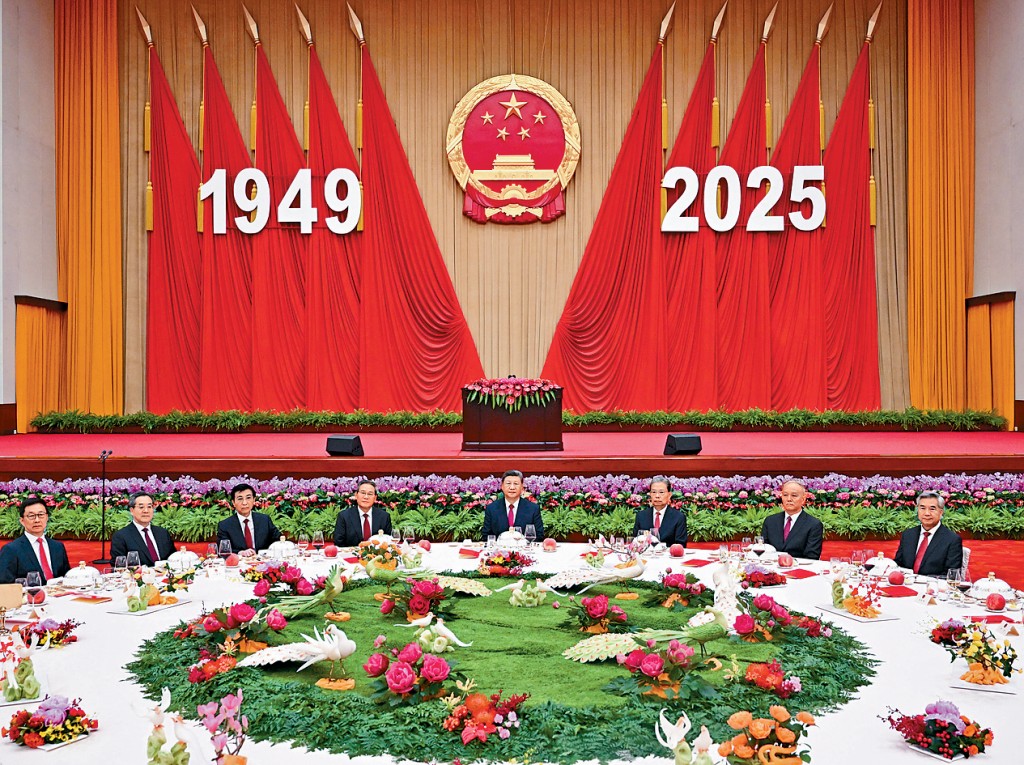 國慶76周年招待會在人民大會堂舉行。