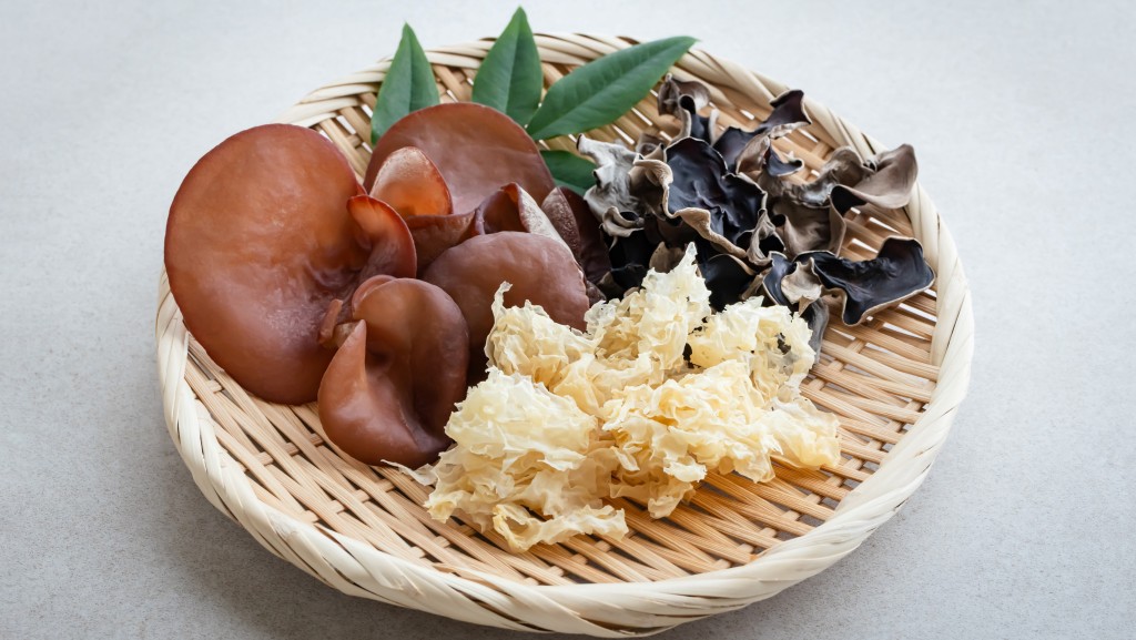 吃銀耳可穩血糖？黑木耳/銀耳營養功效大比拼 營養師教最佳烹調方法