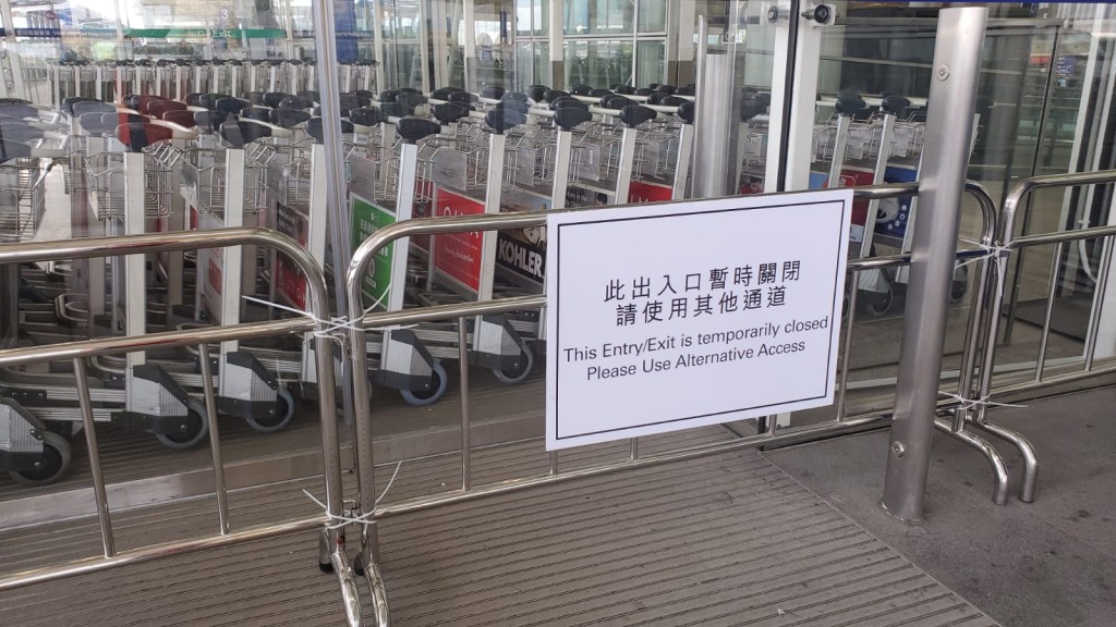 機場擴大人流管制措施。