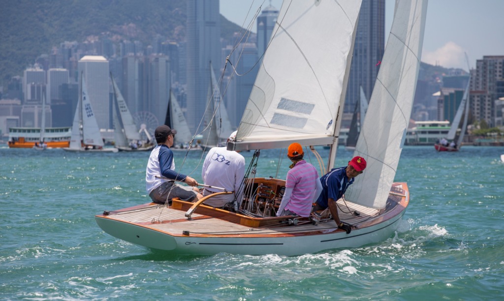 梁朝伟2018年参加在维港举行的帆船赛。