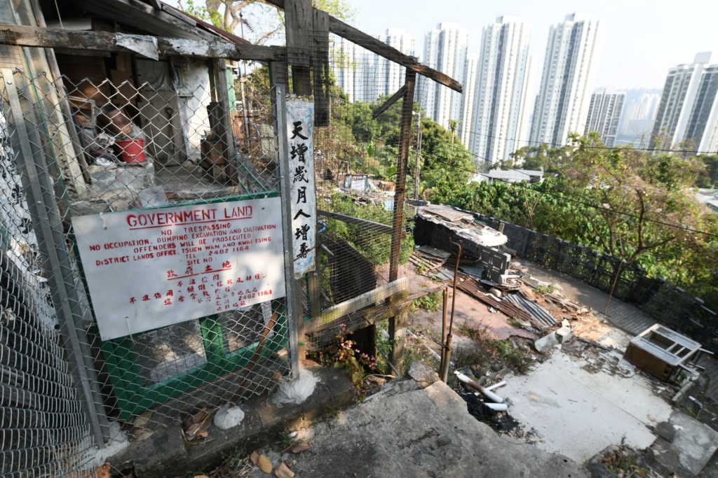 政府此前流标的荃湾油柑头首置地皮，其后由房协接手发展，预计可提供约1,940个单位。