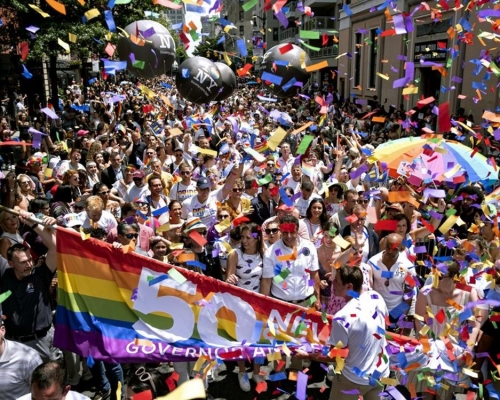 美國普查局調查社會上同性戀者組織家庭的狀況。AP