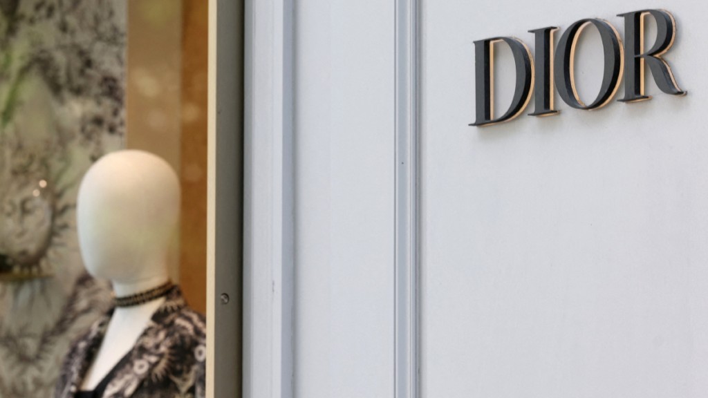 意大利警指Dior外判商榨壓中國黑工。(路透社)