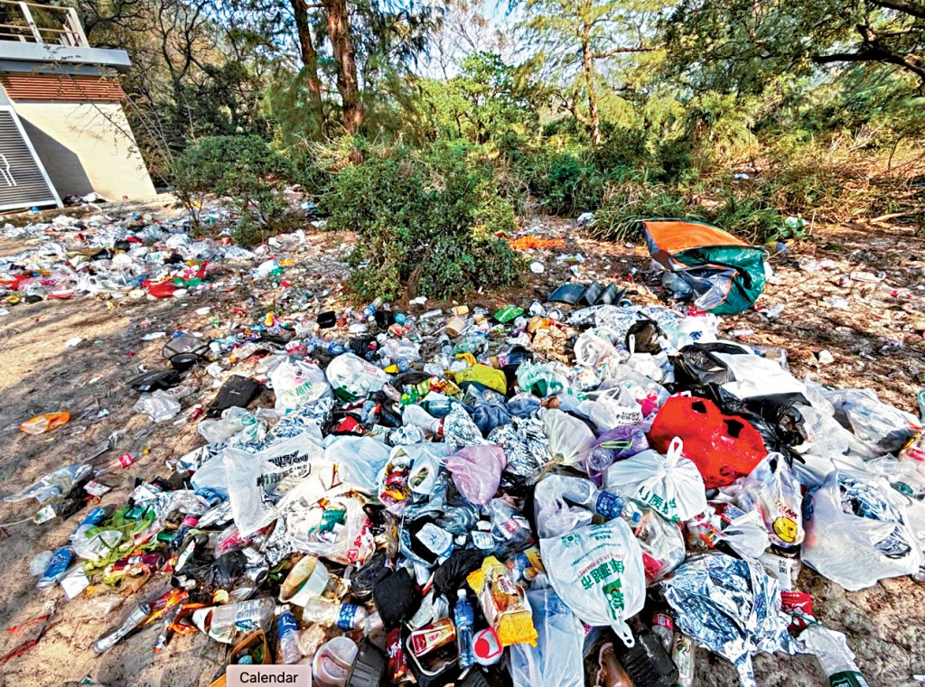 大量垃圾被棄置，影響環境衞生。