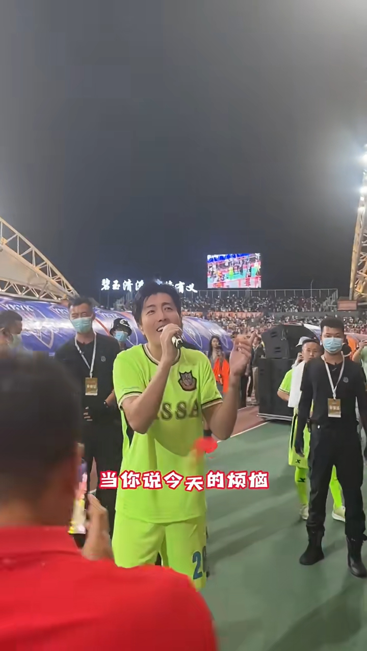 趙浚承因是明星足球隊要員,於是惹來外界爭議。 趙浚承因是明星足球隊要員,於是惹來外界爭議。