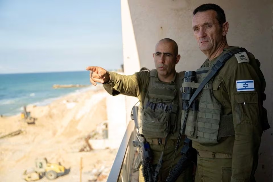  以色列總參謀長哈勒維上月中在加沙聽取軍官簡報。路透社