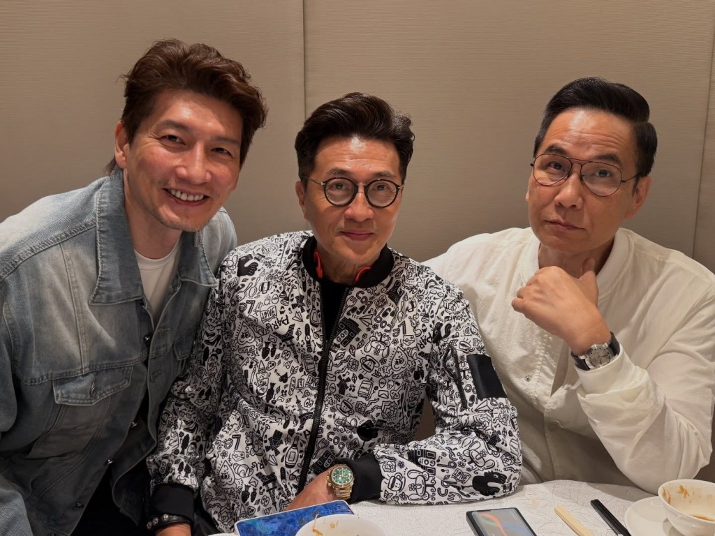 席間除了袁文傑,還有林韋辰及陳啟泰,網民更指陳啟泰蒼老憔悴。 席間除了袁文傑,還有林韋辰及陳啟泰,網民更指陳啟泰蒼老憔悴。