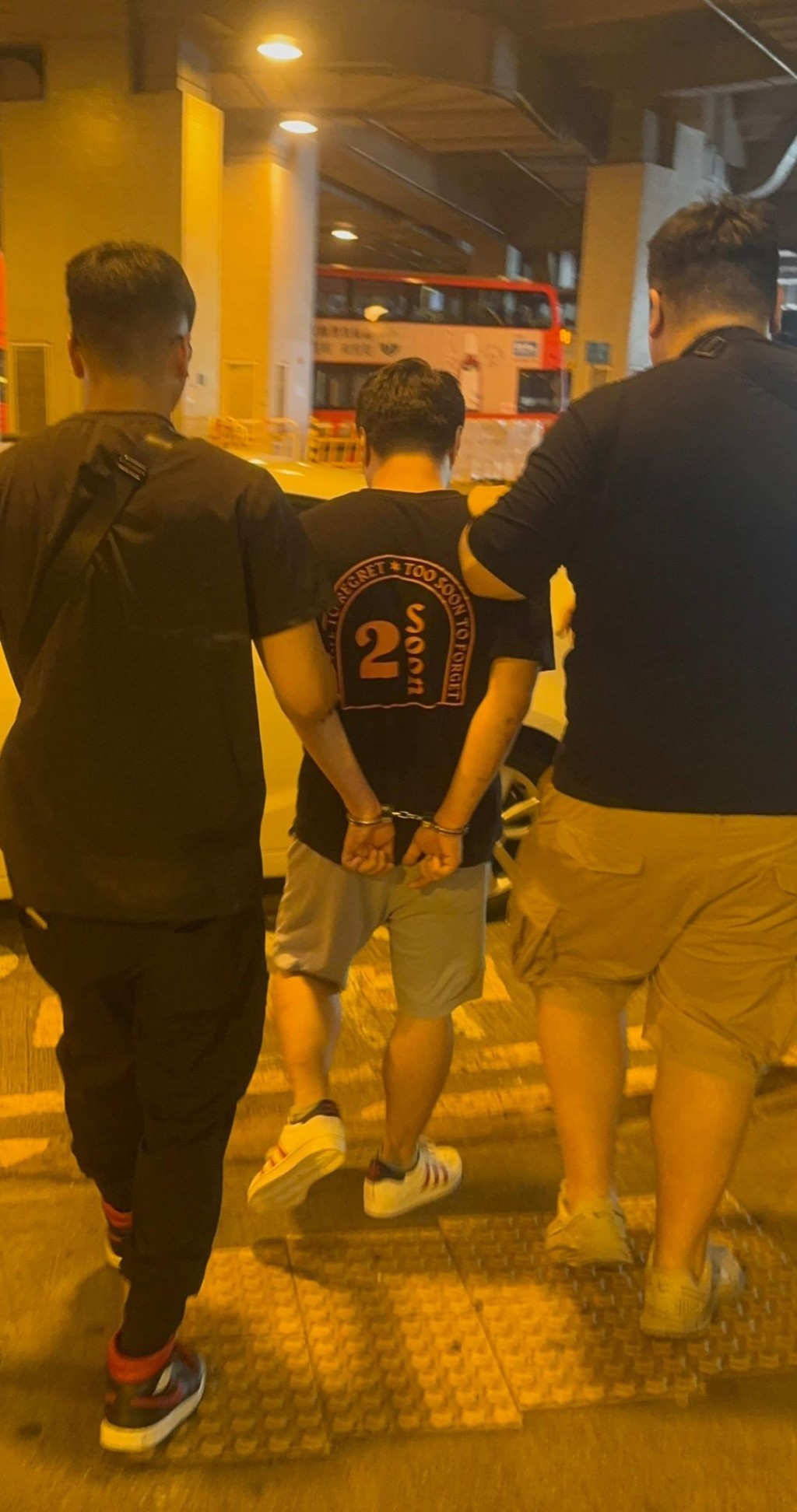 警方拘捕一名36歲姓鄭本地男子，涉嫌「刑事毁壞」。警方提供