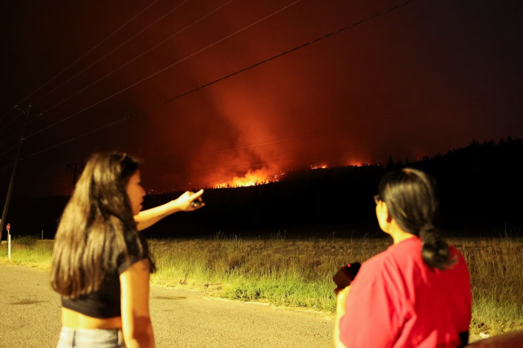 加拿大西北部山火肆虐，当地居民需疏散。路透社