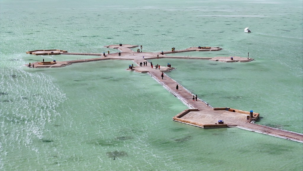 茶卡鹽湖是青海著名景區。中新社 茶卡鹽湖是青海著名景區。中新社