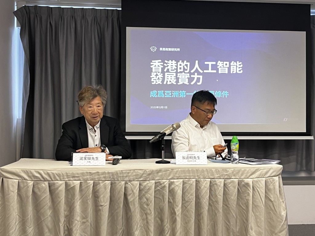 湯家驊表示，在新選舉制度下，長期扎根地區服務是不可忽視的。