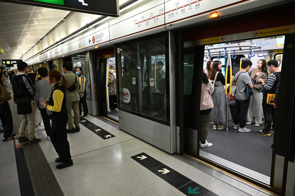 乘客登車離開過程大致暢順。