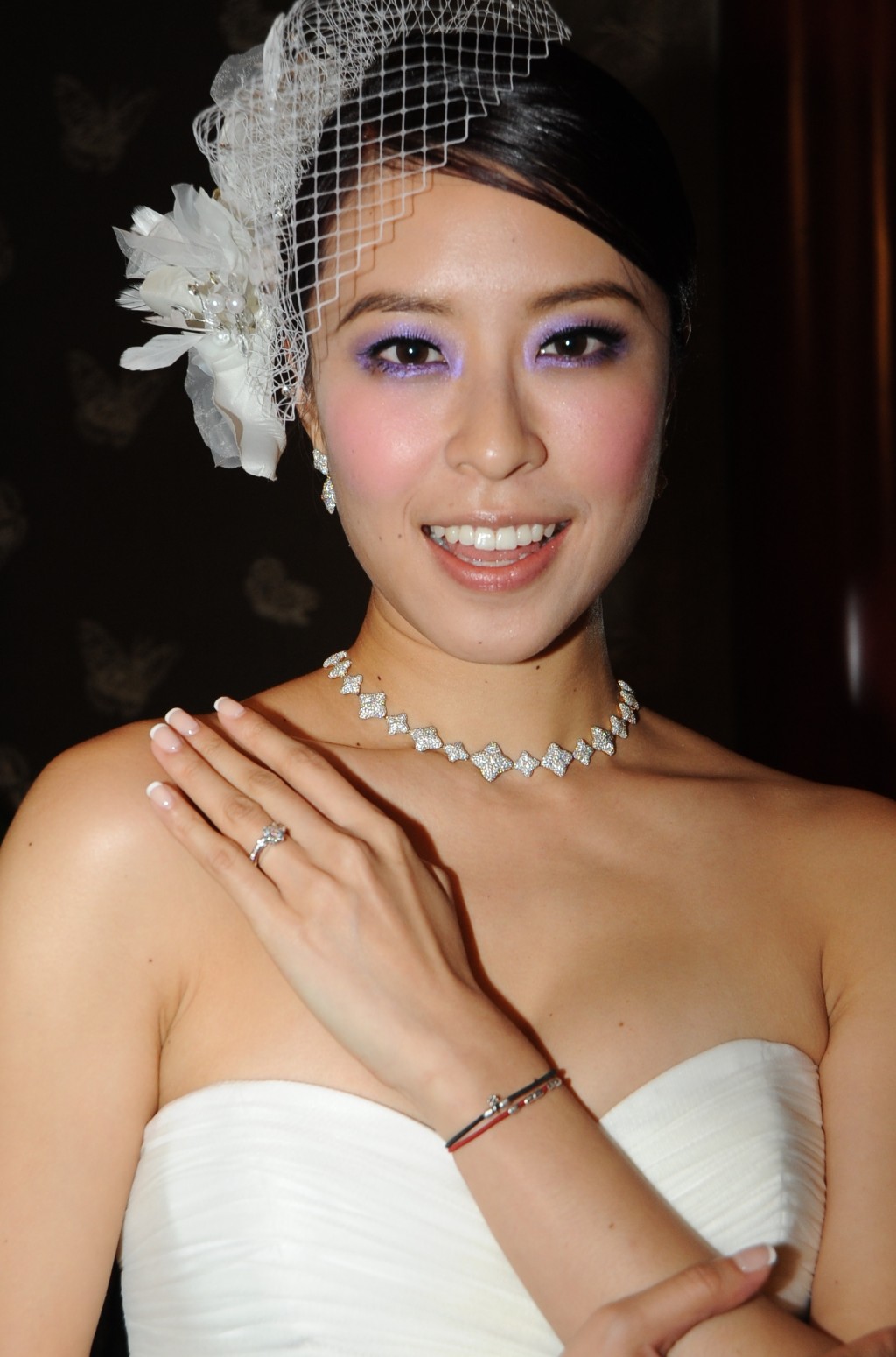 陳逸璇2014年離婚。