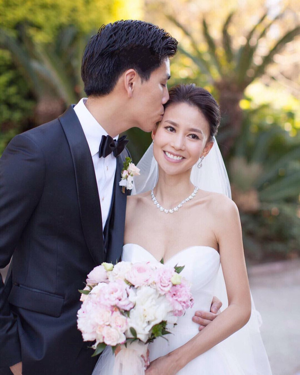 李雪莹于2016年与圈外老公Andrew结婚。