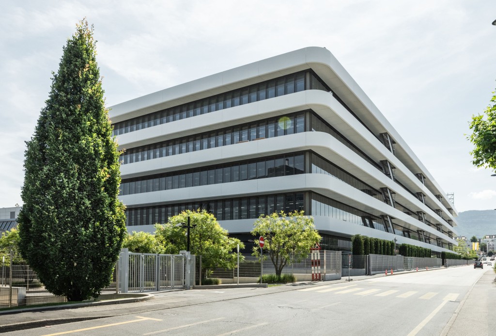 2019年，建於原本總部大樓毗鄰的全新大樓落成（2020年正式完成所有工程），各部門分階段遷至地方更大、設備更新的品牌新總部。（圖：百達翡麗）
