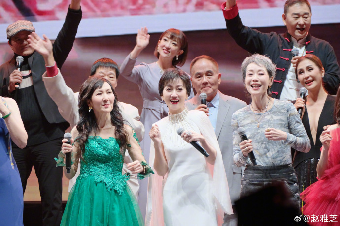陈美琪日前跟叶童、赵雅芝等在内地南京举办《白娘子传奇30年演唱会》。