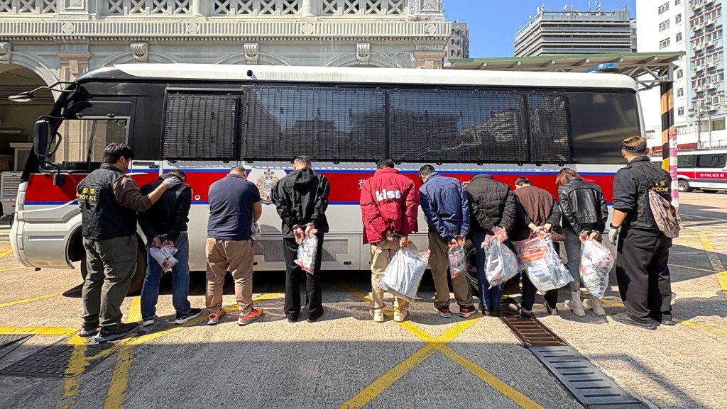 被捕人士帶署調查。