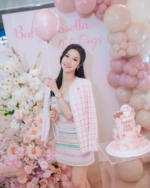 何依婷有女萬事足。