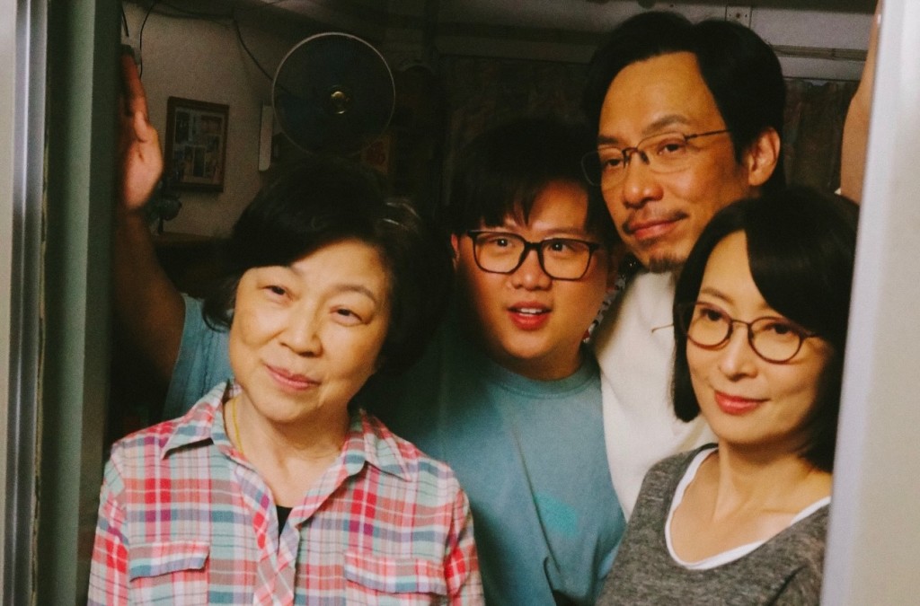 ERROR成員「肥仔」梁業（左二）去年曾公開欣賞周家怡。