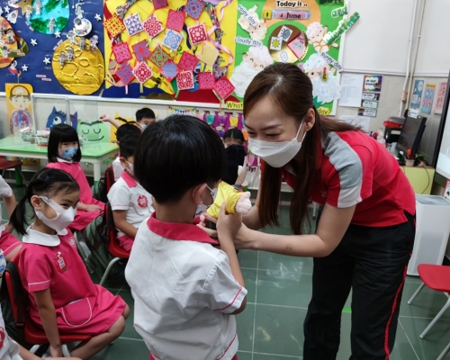 教育局指培育幼兒正確價值觀和良好品德,是幼稚園課程的一部分。資料圖片