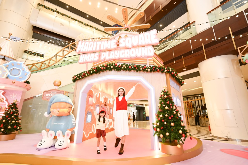 在青衣城的「聖誕遊樂園」,可看見加菲貓等經典卡通人物。