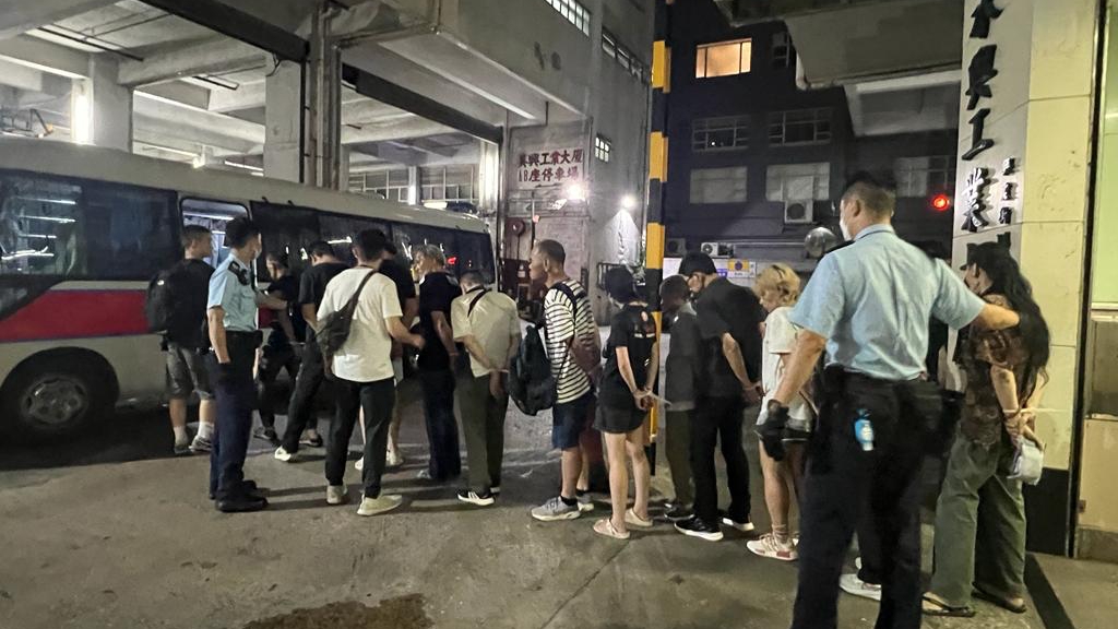 警方觀塘搗破毒窟共拘捕13人。警方圖片