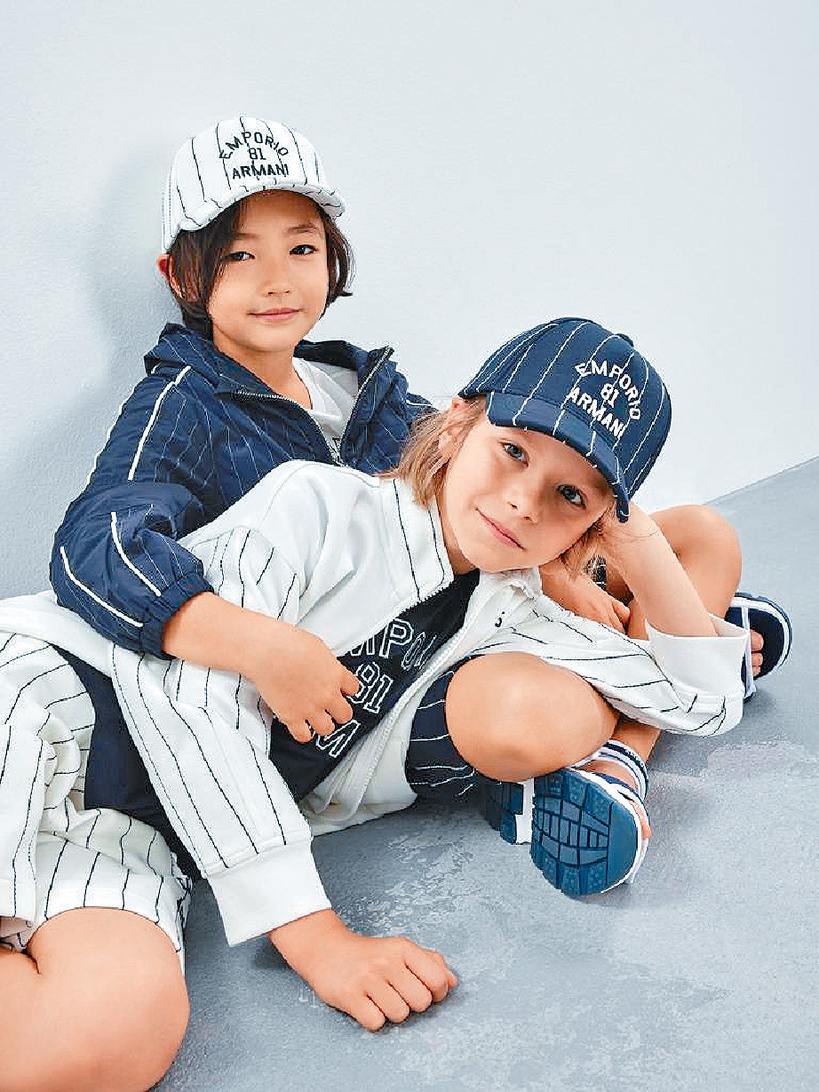 ■小朋友到時會穿上Emporio Armani Junior服飾同Dr. Kong健康鞋行天橋。
