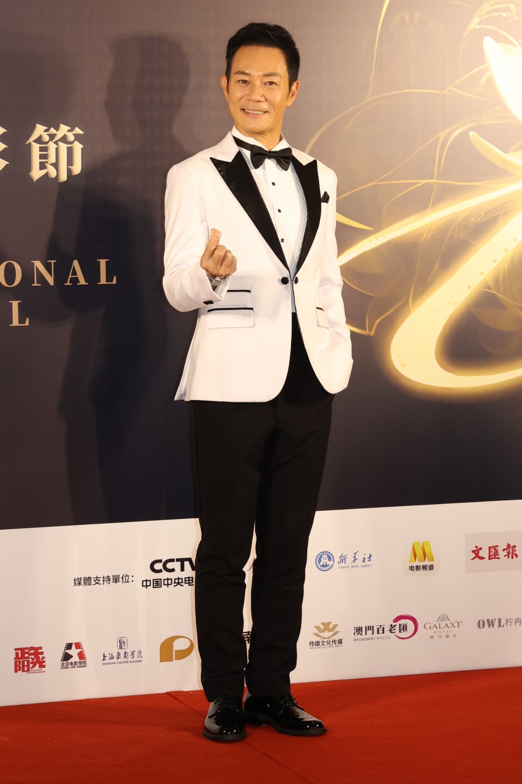 兆辉今年再凭《困兽》提名金莲花最佳男配角，张兆辉坦言对手强劲，自己拍戏不为奖项。