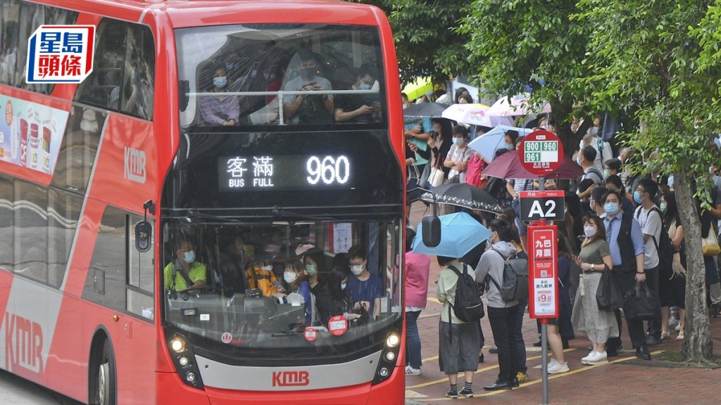 九巴周三起在30條過海線推出為期兩周的學生半價優惠。資料圖片