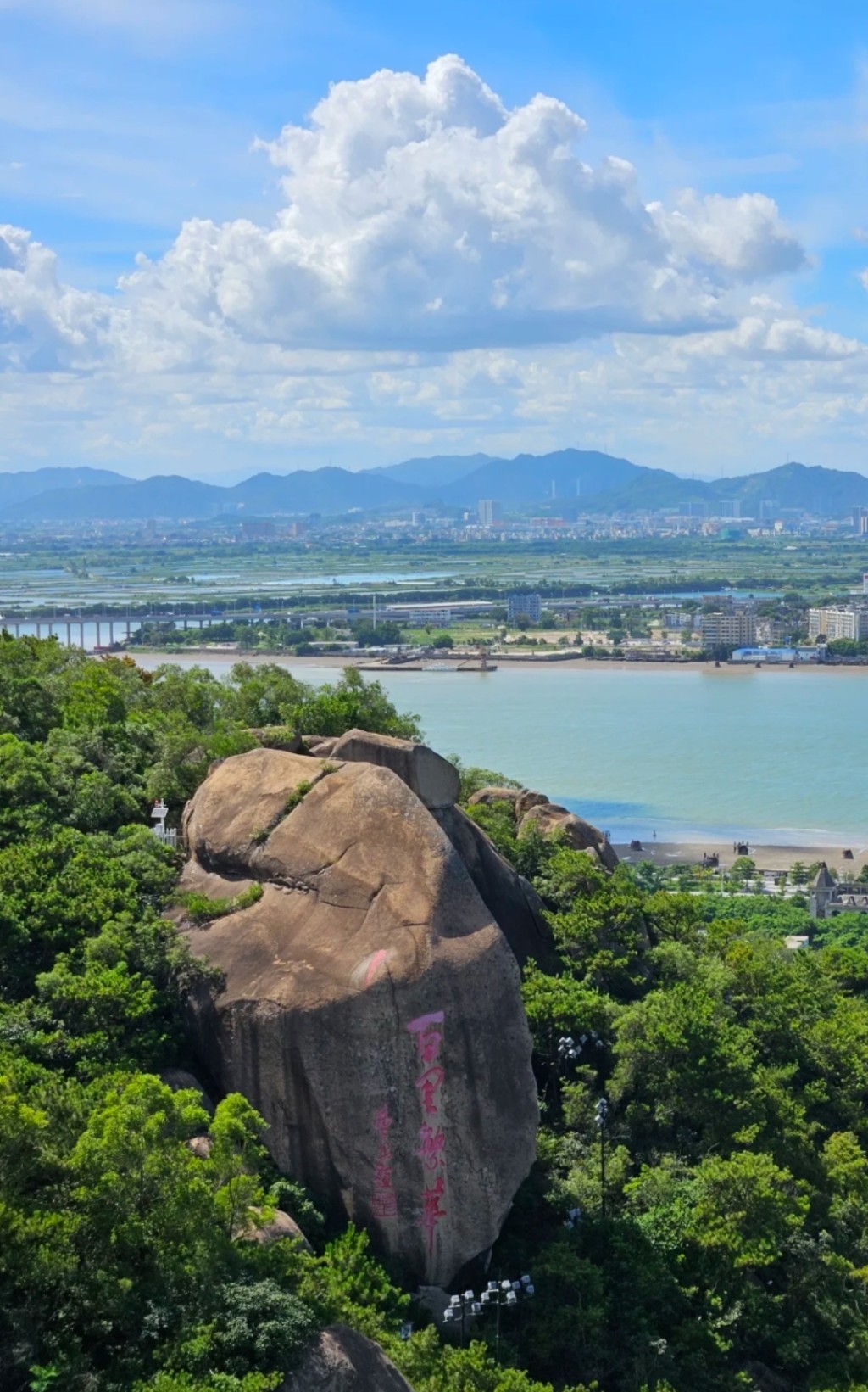 汕頭郊遊好去處2024｜8. 礐石風景區 景區草木青蔥，怪石嶙峋，飛瀑流泉。（圖片來源：小紅書@餅乾小唐出去玩）