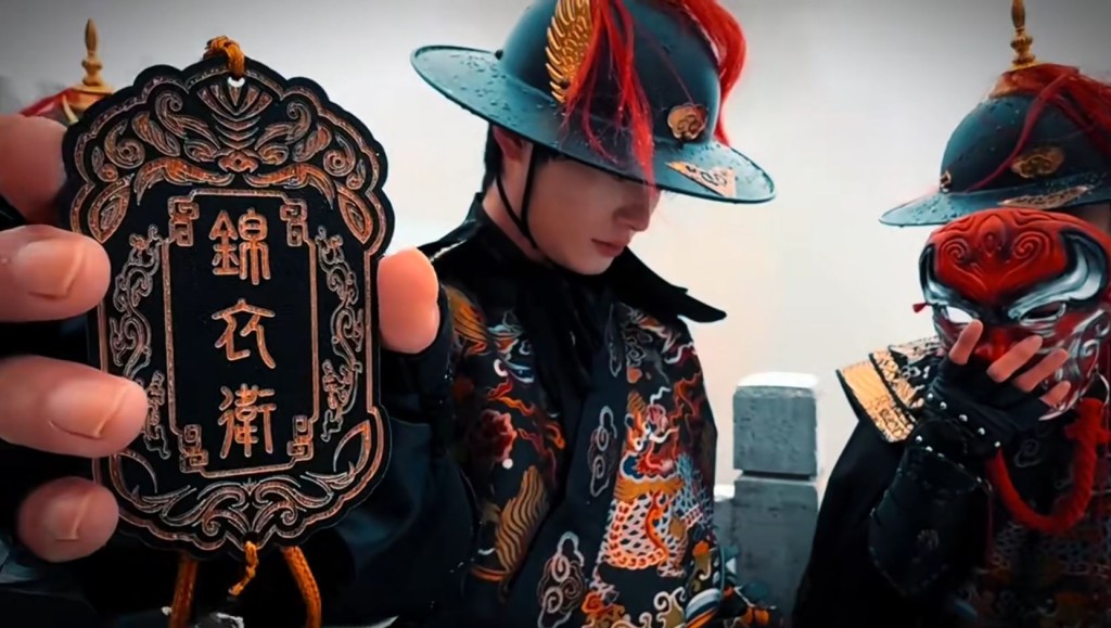 最受歡迎的陪爬錦衣衛，可以月入¥5萬。小紅書＠老君山