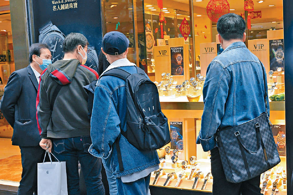 ■內地消費者為香港商戶帶來活力。 ■內地消費者為香港商戶帶來活力。