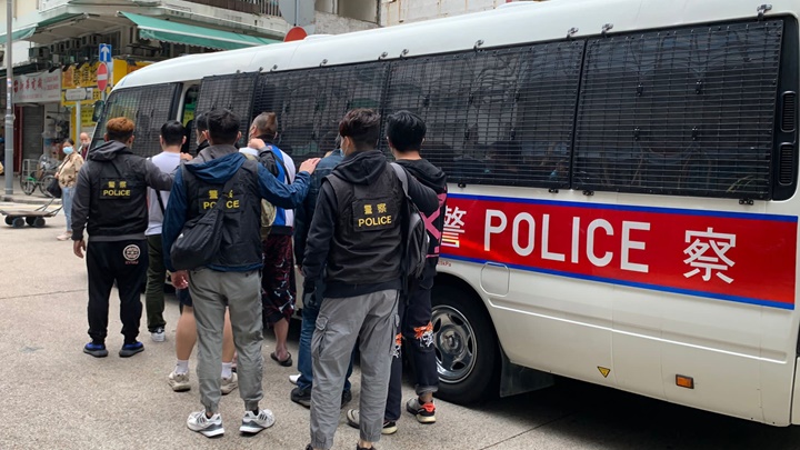 警方在旺角搗破一個釣魚機賭檔6人被捕。