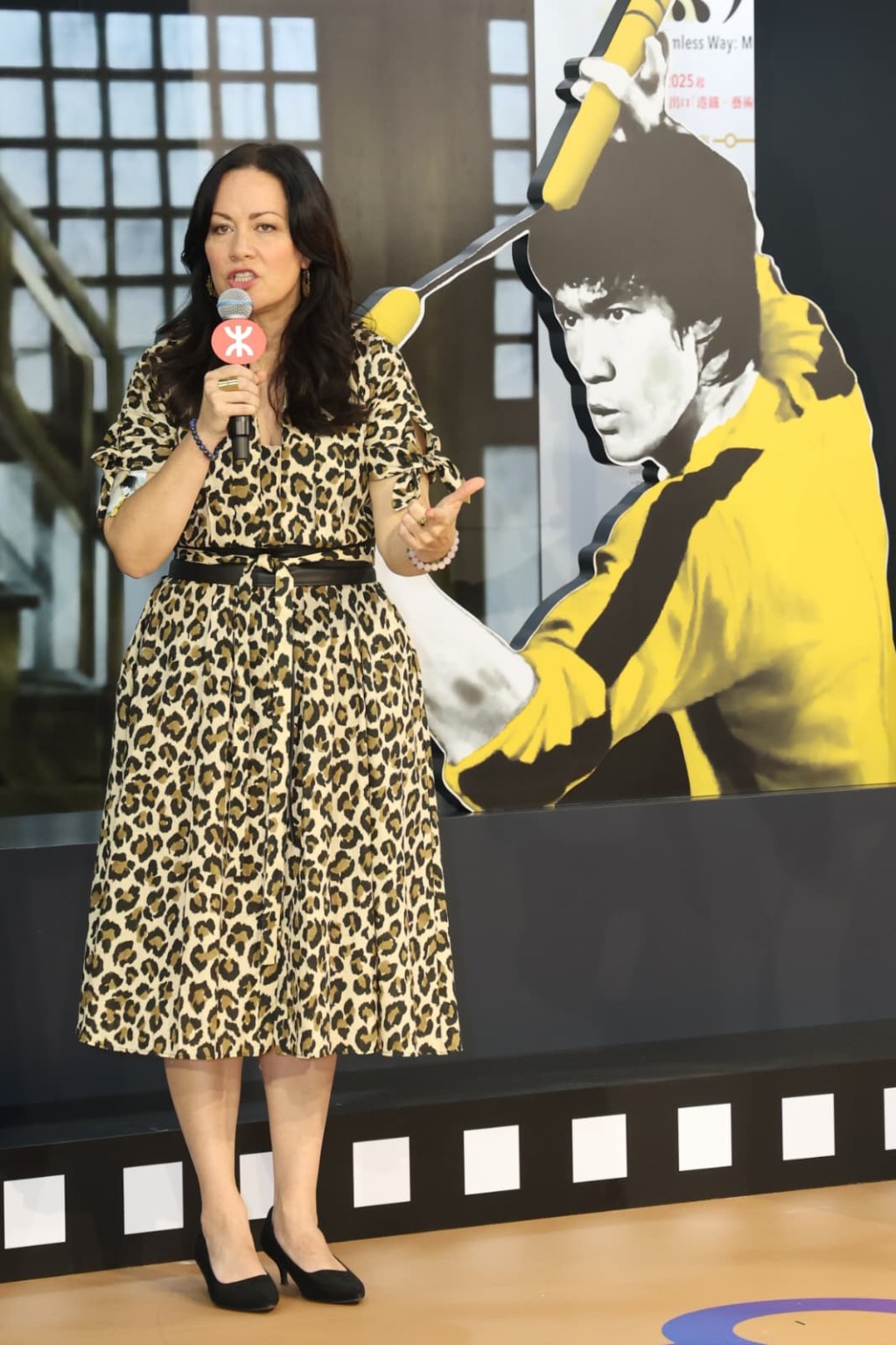 李香凝來港現身父親李小龍誕生85周年展覽揭幕禮。