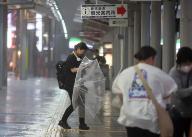 珊珊台风对鹿儿岛地区带来狂风豪雨。美联社