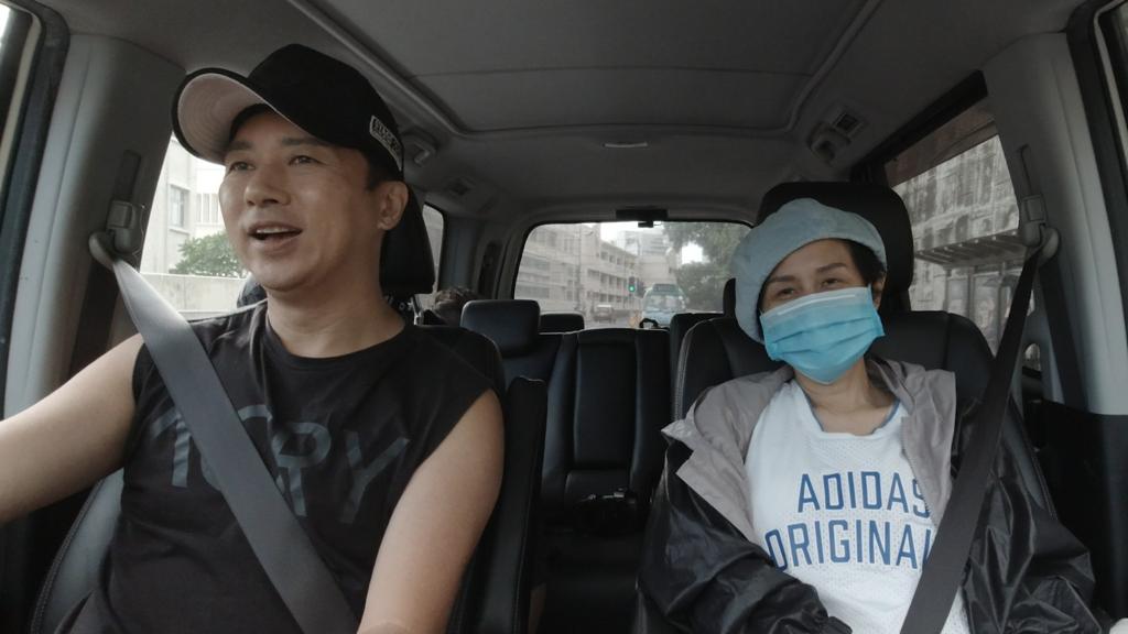 董燕君患病期間，子博照顧周到，經常車出車入。