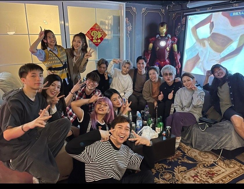 之前「班長」牛一,Alan跟旨呈、鄭嘉欣(Christine) 及一班《造星》戰友開心gathering。