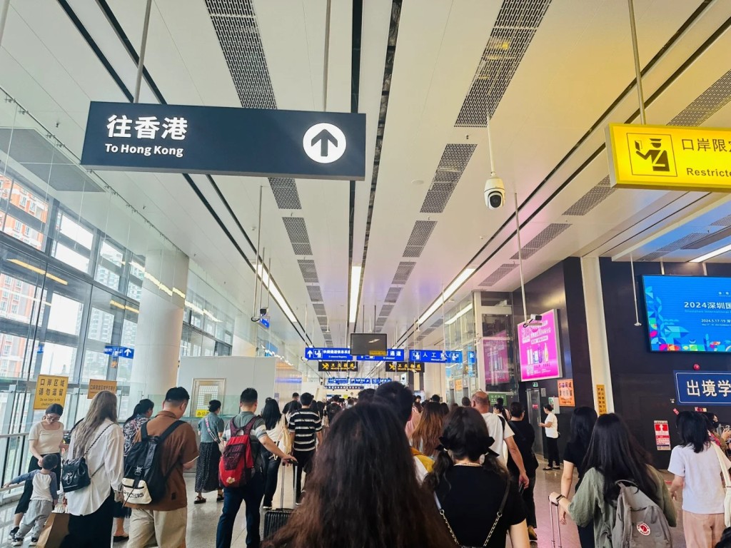 五一假期首四日，深圳邊檢有267.5萬人次出入境。
