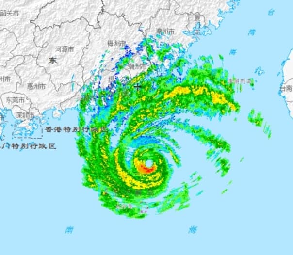  颱風小犬中心在汕頭南方。國家氣象中心圖片