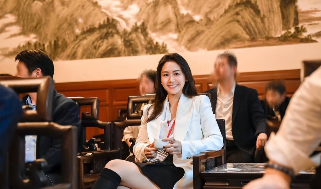 莊雅婷是西貢區議員。 莊雅婷是西貢區議員。