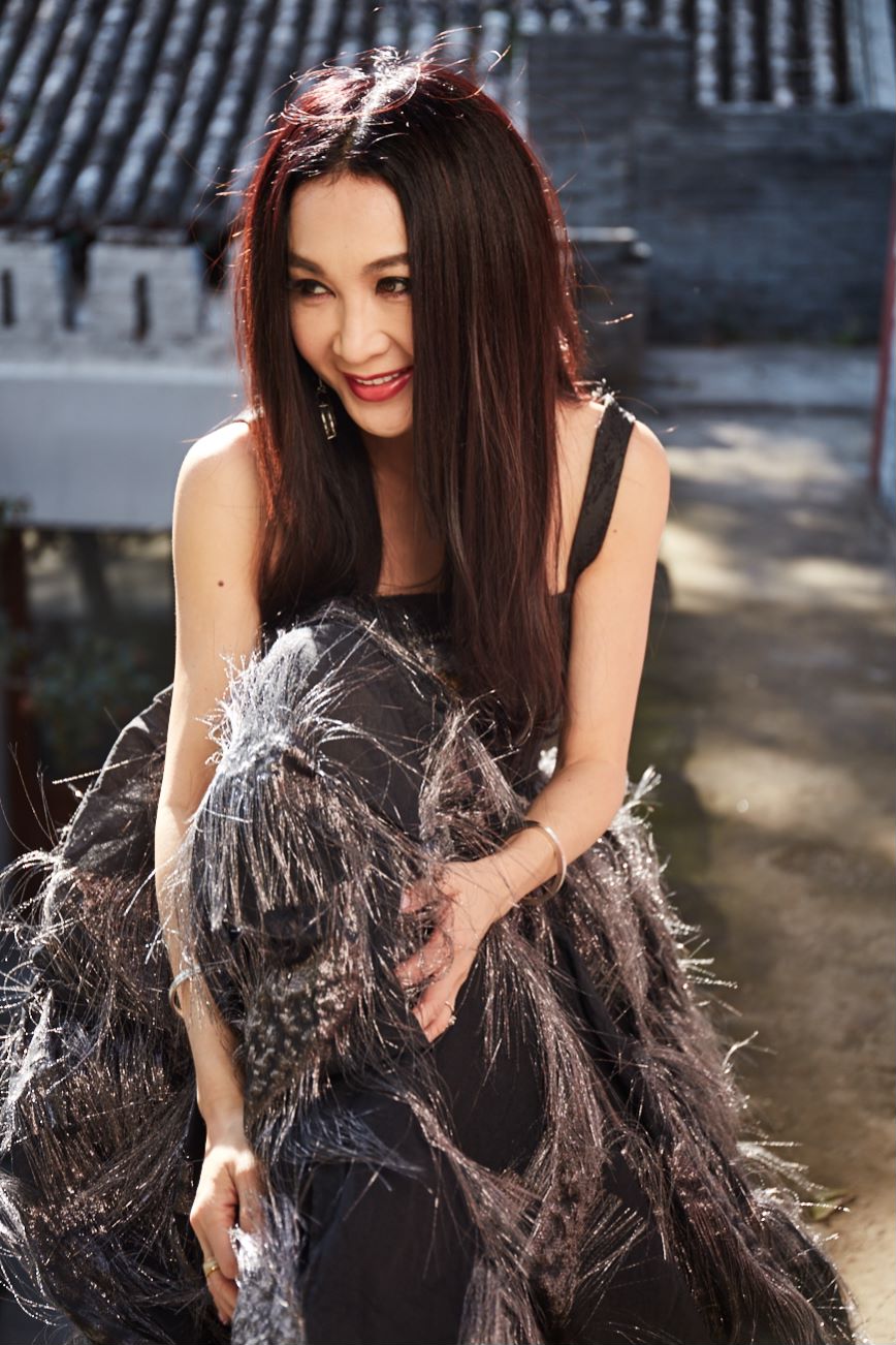 唯美溫碧霞盛裝遊長城。