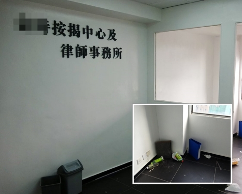 門口寫有「按揭中心及律師事務所」,但已人去樓空。 林思明攝