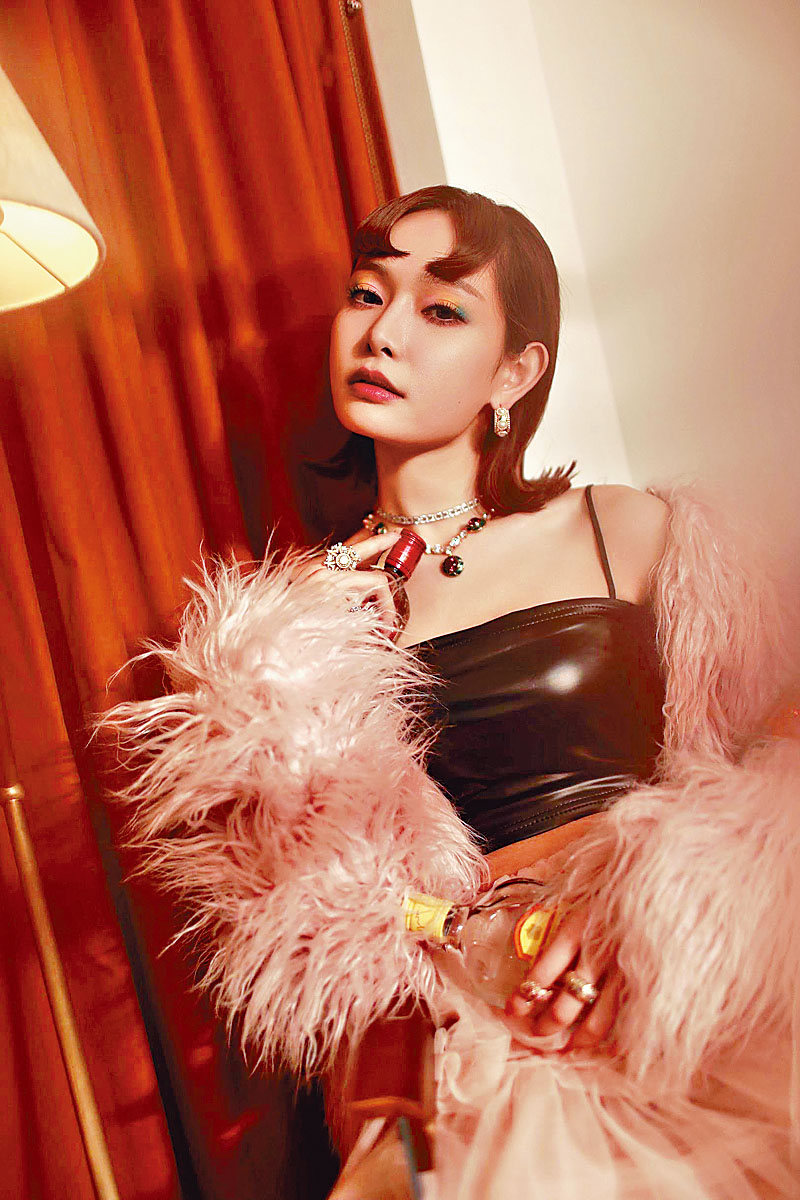 Aka靠打扮谷出女人味。